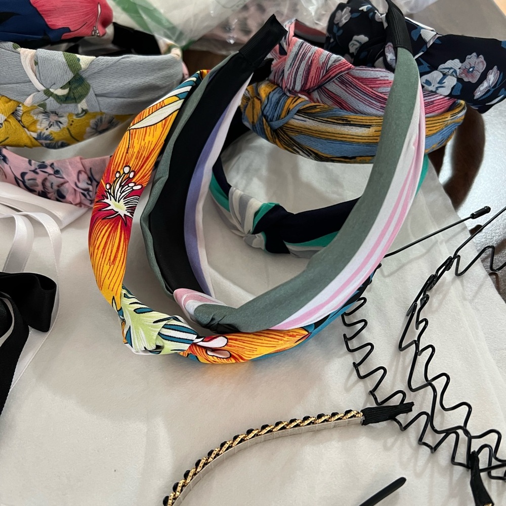 A huge bundle of Women's Hair Accessories - Picture 6 of 14
